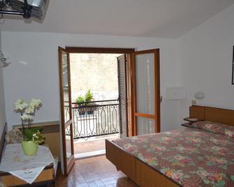 Albergo Europa - Bellagio - Bedroom
