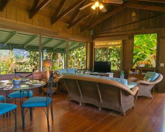 Kauai ocean view home near Tunnels & Lumahai Beach - Wainiha - Sala de estar