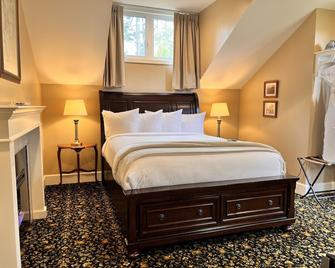 Woodstone Manor Inc. - Galiano Island