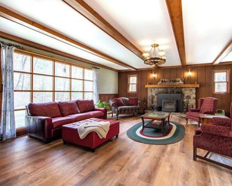 Enjoy the serenity of our cozy forest lodge by the Frederick Watershed - Frederick - Лаунж