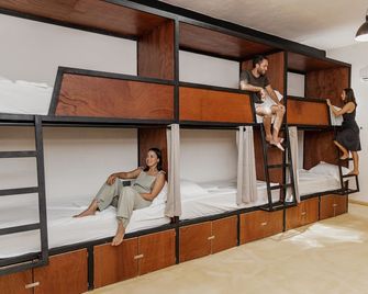 Caleta Hostel - Cancún