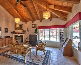 Butterfly Grove Inn - Pacific Grove - Vardagsrum