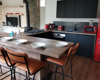 Charming house with white mill. - Brest - Cocina