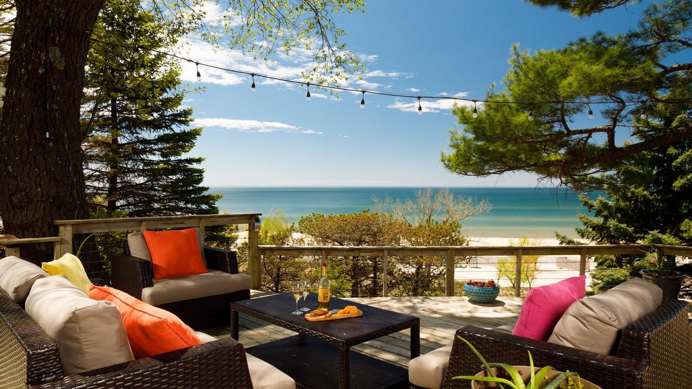 Looking Glass Beachfront Inn