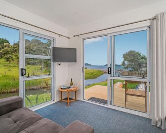 Coromandel Shelly Beach Top 10 Holiday Park - Coromandel - Sala de estar