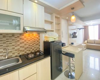 Best Location And Simply Studio Room At Bassura City Apartment - Yakarta - Cocina