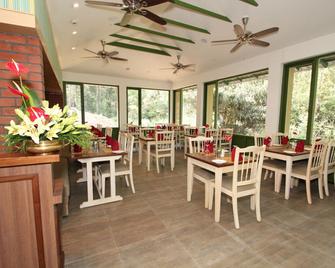 Club Mahindra Mount Serene Munnar - Munnar - Restaurant