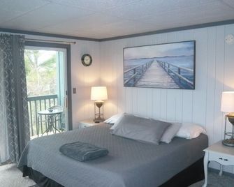 Sleeps 2-6 Adults (1-3 cpls.) - Bellaire - Bedroom