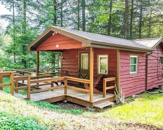 'Tranquility Cottage' is a quaint cottage on the West Side of Lake Mokoma - Laporte