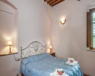 Welcoming Farmhouse in Monticiano With Garden - Santo - Schlafzimmer