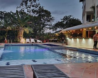 Finca hotel Sendero del rio - San Rafael - Piscina