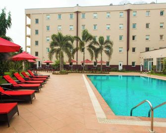 Delta Continental Hotel and Suite, Lagos - Lagos - Piscina