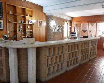 LH Albergo il Picchio - פסקאסרולי - דלפק קבלה