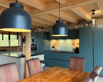 New luxury chalet Morzine la cote d'arbroz. beautiful view in quiet area - La Côte-d'Arbroz - Salle à manger