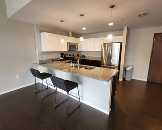 Penthouse Loft In The Flats - Cleveland - Cocina