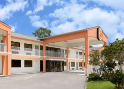 Super 8 by Wyndham Ocean Springs Biloxi - Ocean Springs - Bâtiment