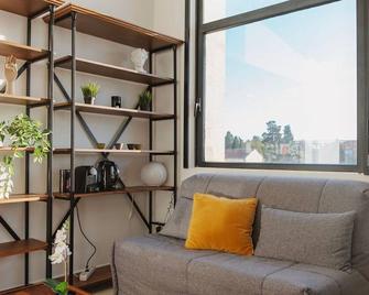 Le Joyau : Loft Historique et Arboré, Centre-ville - Montpellier - Huiskamer