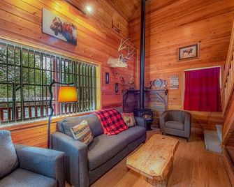 6 Cabins with Kitchens+Gameroom&Playground - Christopher Creek - Living room