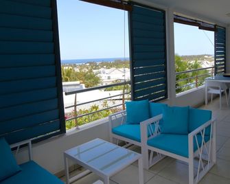 Grand T2 Standing redone to nine beautiful sea view Classified 3 - Saint-Paul - Balkon