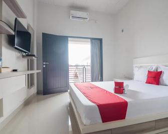 RedDoorz Syariah near Tugu Juang Jambi - Jambi - Bedroom