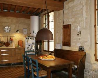'Chez Simon' Terrasse Arles Roquette - Arles - Ruokailuhuone