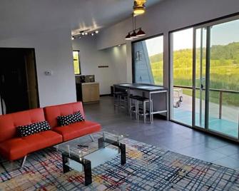 A private lakefront escape - Minerva - Living room