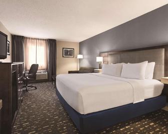 Country Inn & Suites by Radisson, Auburn, IN - Auburn - Schlafzimmer