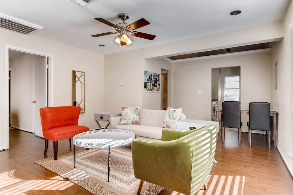 Katy Trail Cosy and Elegant - דאלאס - סלון