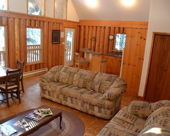 Family-Friendly Log Cabin on a Ranch in Bridge River Valley, British Columbia - Gold Bridge - Sala de estar