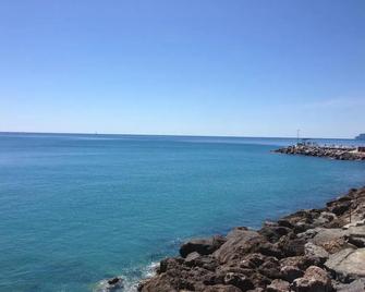 Hotel Flora Di Corso Patrizia - Celle Ligure