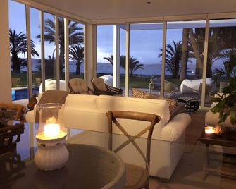 New Luxury Beachfront House W/ Pool In Paracas National Reserve (W/ Housekeeper) - Paracas - Sala de estar
