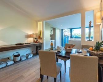 Holiday Home Les Cottages des Mûriers by Interhome - Saint-Tropez - Matsal