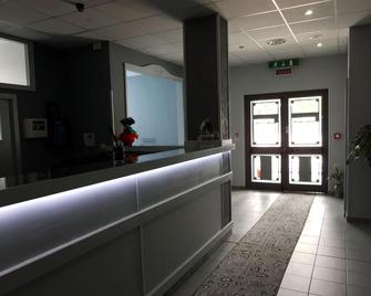 Hotel Metro - Nápoles - Recepción