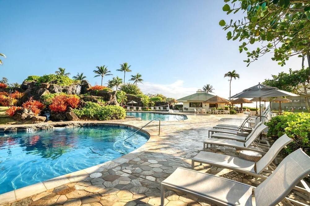 King Bed Pool Oceanview Room at Beachfront 4 Star Resort - Lihue - Piscine