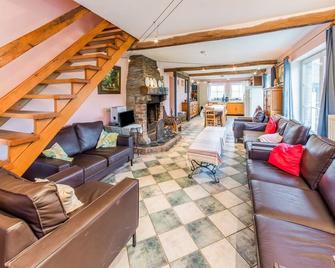 Charming Farmhouse in Brisy, cleaning included - Tenneville - Sala de estar