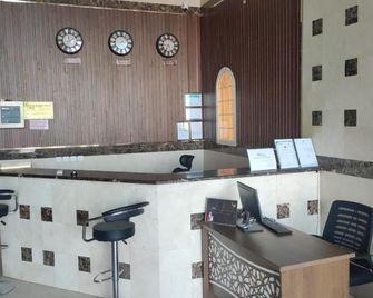 Alrumuz Alsaadiqh served apartments - Jeddah - Front desk