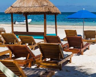 هوتل أوخو دي أجوا - بويرتو موريلو - شاطئ