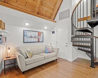 Modern Riverfront Home, Sleep 8, Spa, Wifi, Bbq - Cloverdale - Soggiorno