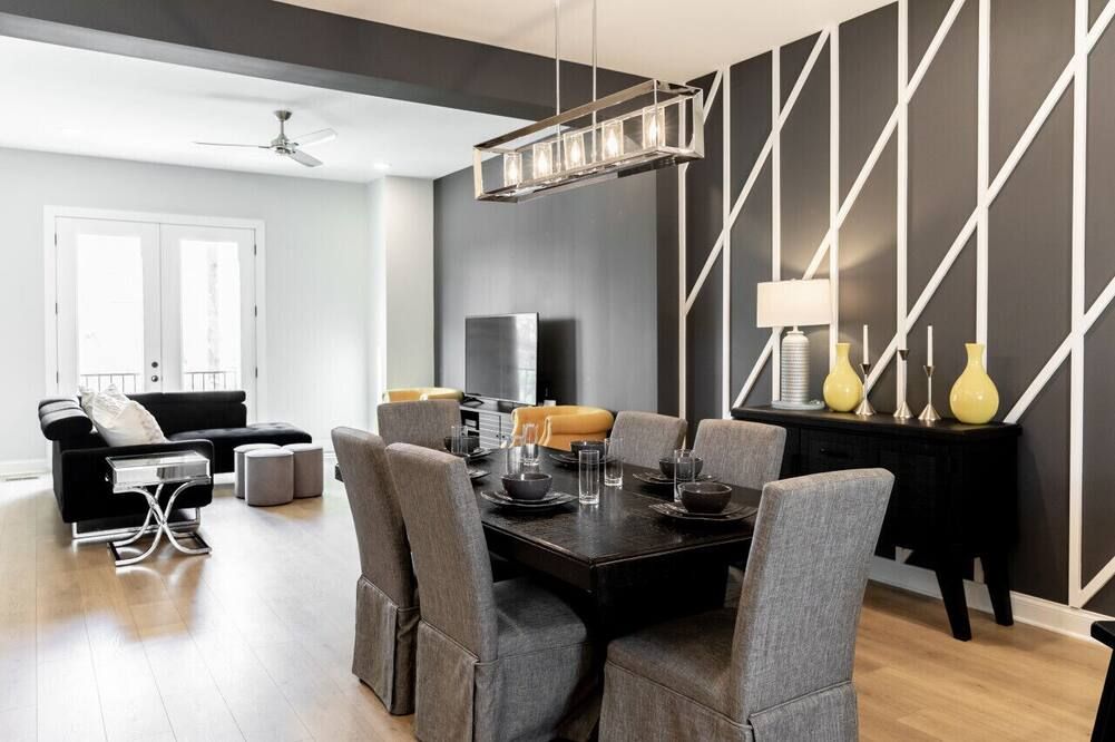 STAR Retreat Townhome with Garage 3 miles to Downtown - Nashville - Dining room