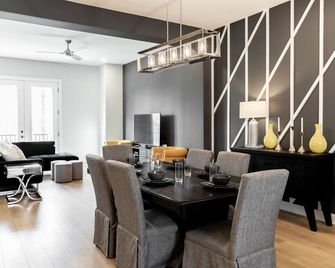 STAR Retreat Townhome with Garage 3 miles to Downtown - Nashville - Eetruimte