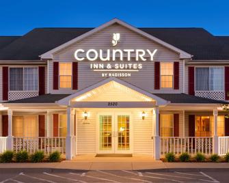 Country Inn & Suites by Radisson, Nevada, MO - Nevada - Budova