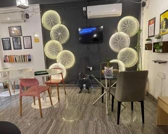 Hotel Ur - Prayagraj - Living room