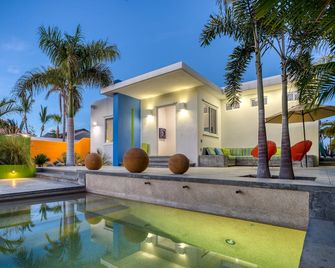 Beachfront Contemporary The Heart Of Los Barriles! New 1/1 Guest Casita!! - Los Barriles - Pool