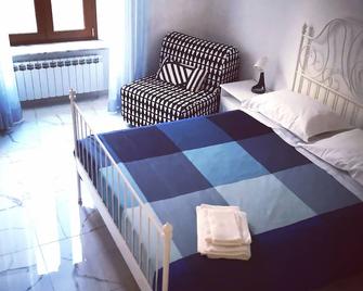 'DueEmme Lodge' , a pochi passi dal porto - Livorno - Bedroom
