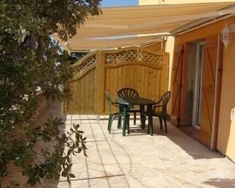 Studio l'ile rousse close to the sea in a quiet location - L'Île-Rousse - Binnenhof