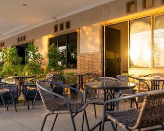 Hotel Ledetadu - Kupang - Terasa