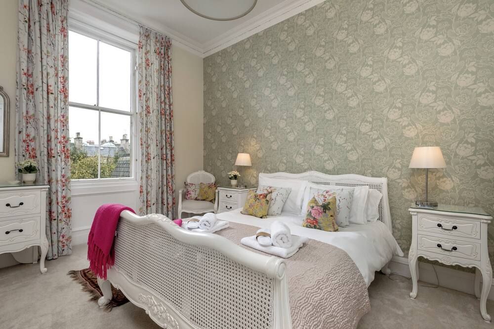 Elegant Edinburgh townhouse - perfect for corporate stays, graduations, and special celebrations. - אדינבורו - חדר שינה
