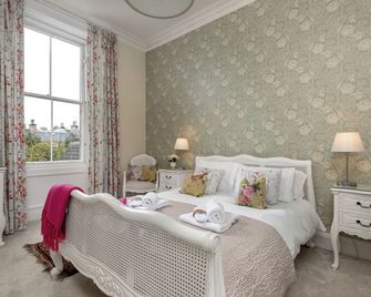 Elegant Edinburgh townhouse - perfect for corporate stays, graduations, and special celebrations. - אדינבורו - חדר שינה