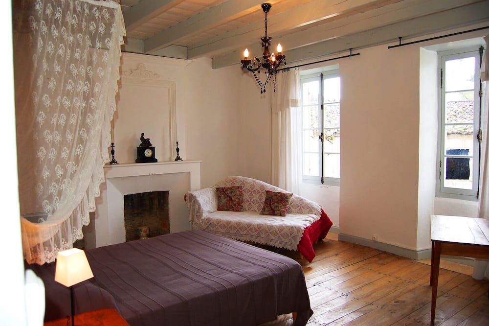 Grand XVIII House 10 People 45 Km Beaches - Saint-Hilaire-de-Villefranche - Chambre