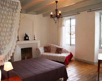Grand XVIII House 10 People 45 Km Beaches - Saint-Hilaire-de-Villefranche - Schlafzimmer